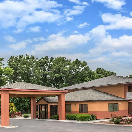 Days Inn By Wyndham Kingdom City Экстерьер фото
