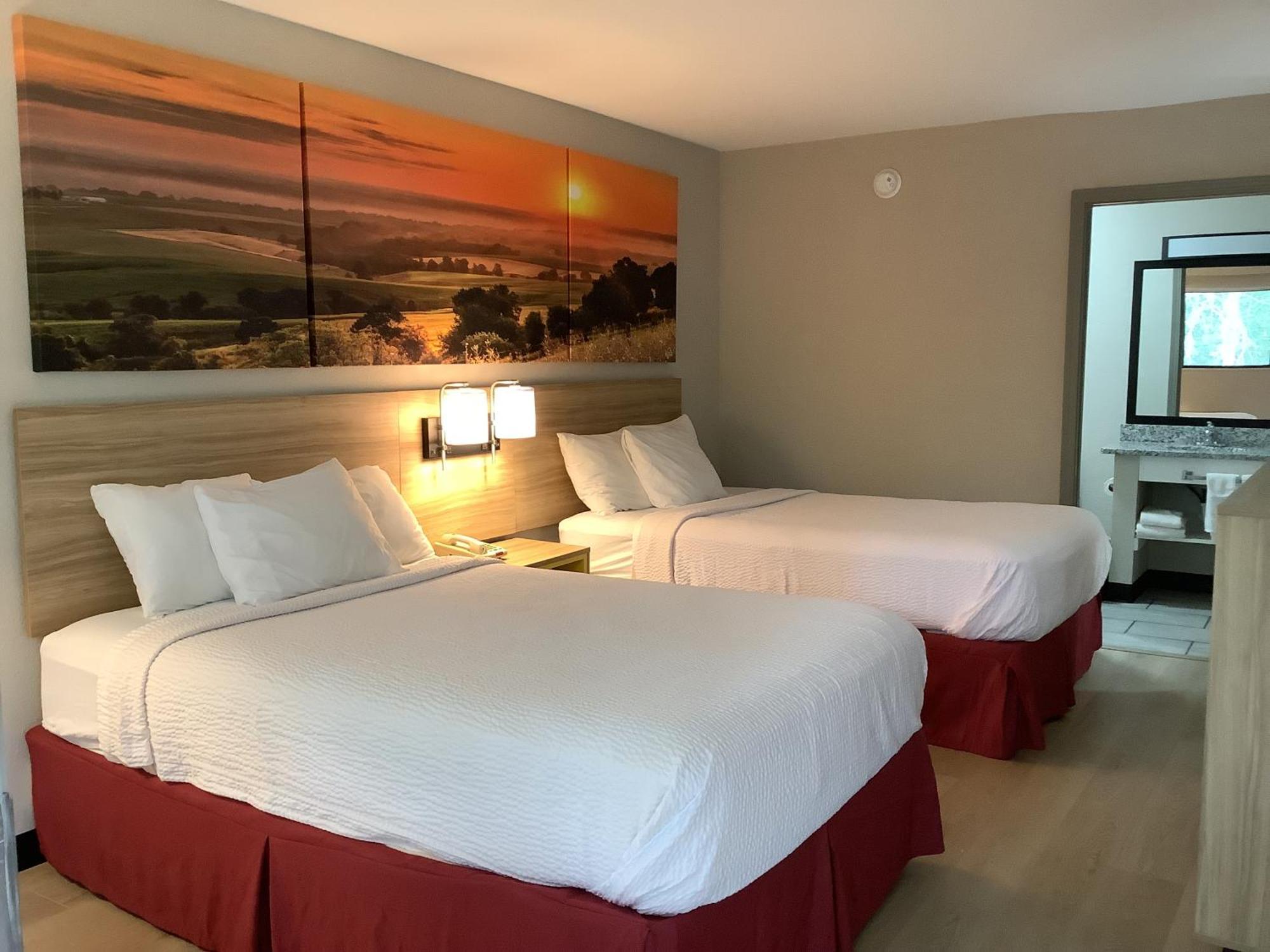 Days Inn By Wyndham Kingdom City Экстерьер фото