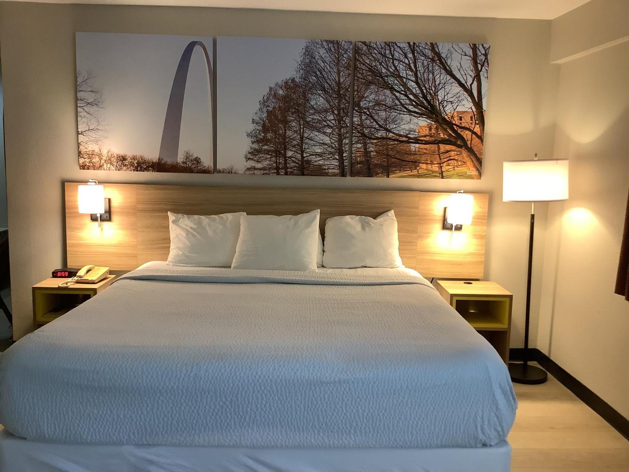 Days Inn By Wyndham Kingdom City Экстерьер фото