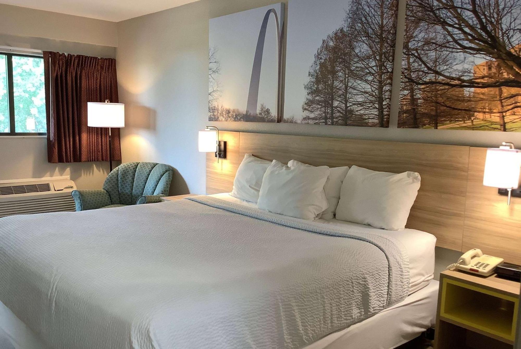Days Inn By Wyndham Kingdom City Экстерьер фото
